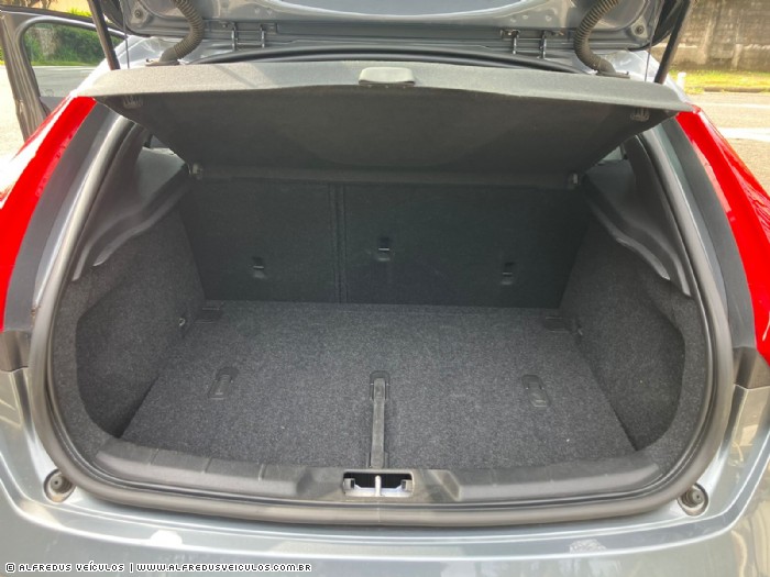 Volvo V40 2.0 T4 MOMENTUM  2018/2019